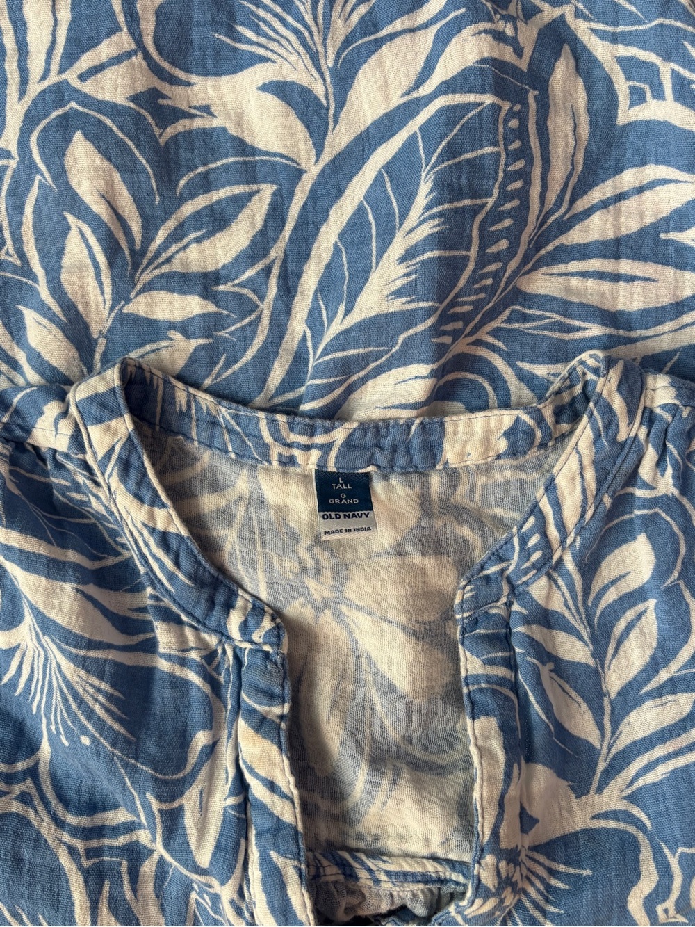 Old Navy Blue Floral V-Neck Cap Sleeve Top - L - Picture 5 of 5